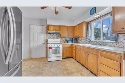 2012 N 19th St, Sheboygan, WI 53081 - Photo 11