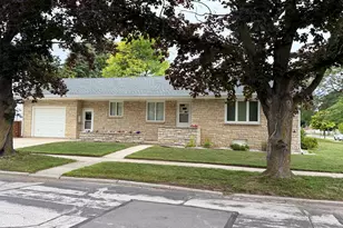 1504 Philippen St, Manitowoc, WI 54220 - Photo 21