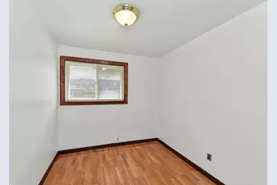 4805 W Custer Ave, Milwaukee, WI 53218 - Photo 11