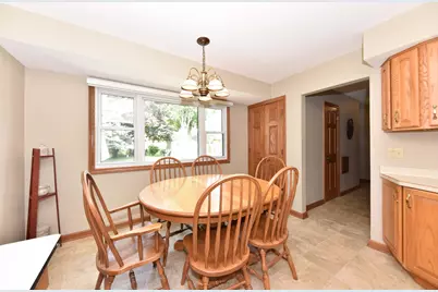 5433 S 24th St, Milwaukee, WI 53221 - Photo 9