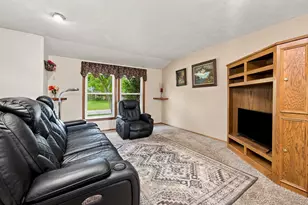 3008 Sunrise Dr, Richfield, WI 53033 - Photo 9