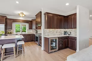 1801 E Bristlecone Dr, Hartland, WI 53029 - Photo 9