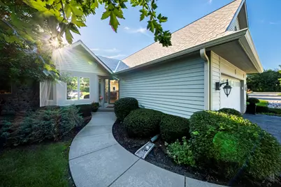 451  White Oak Trl #2, Hartland, WI 53029 - Photo 1