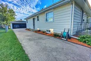 1807 28th St, Kenosha, WI 53140 - Photo 3