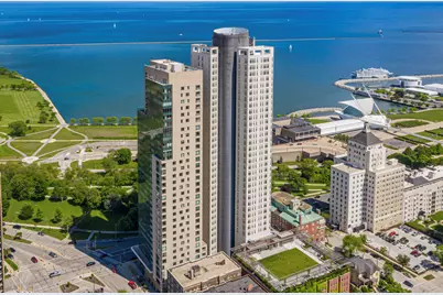 923 E Kilbourn Ave #1403, Milwaukee, WI 53202 - Photo 1