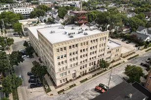 904 E Pearson St, Milwaukee, WI 53202 - Photo 45