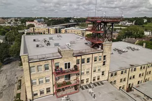 904 E Pearson St, Milwaukee, WI 53202 - Photo 43