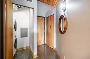 904 E Pearson St, Milwaukee, WI 53202 - Photo 37