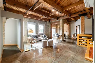 904 E Pearson St, Milwaukee, WI 53202 - Photo 3