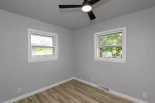 8134 W Acacia St, Milwaukee, WI 53223 - Photo 7