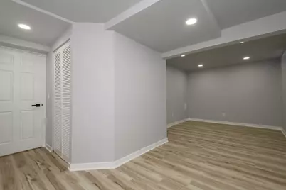 8134 W Acacia St, Milwaukee, WI 53223 - Photo 17