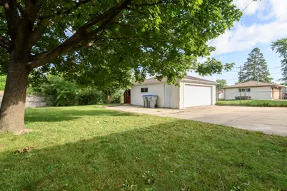 8134 W Acacia St, Milwaukee, WI 53223 - Photo 19