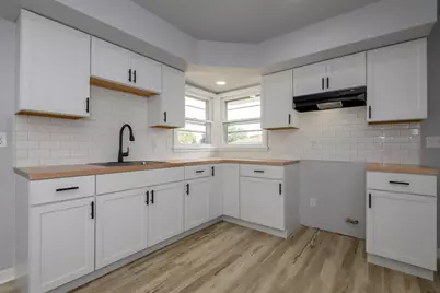 8134 W Acacia St, Milwaukee, WI 53223 - Photo 5