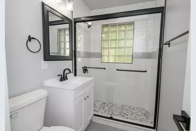 8134 W Acacia St, Milwaukee, WI 53223 - Photo 11