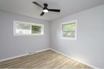 8134 W Acacia St, Milwaukee, WI 53223 - Photo 9
