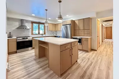 3121 N 105th St, Wauwatosa, WI 53222 - Photo 7