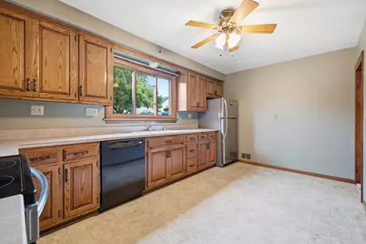 300  St Rose Ave, Fredonia, WI 53021 - Photo 9