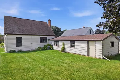 300  St Rose Ave, Fredonia, WI 53021 - Photo 3