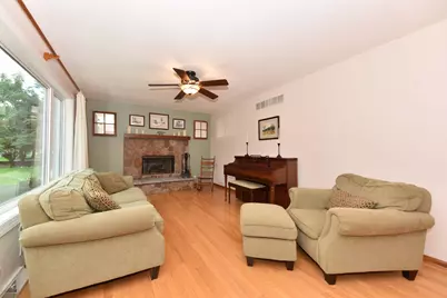 N58W24838  Cardinal Ct, Sussex, WI 53089 - Photo 3