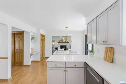2021  Inverness Dr, Waukesha, WI 53186 - Photo 13