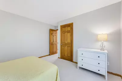 2021  Inverness Dr, Waukesha, WI 53186 - Photo 25