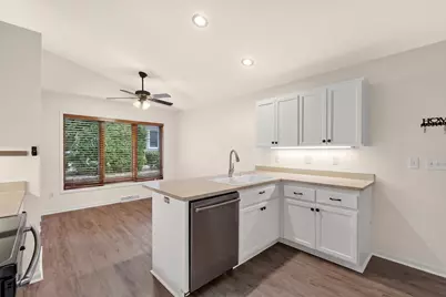 978  Bay View Cir, Mukwonago, WI 53149 - Photo 9