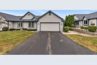 978  Bay View Cir, Mukwonago, WI 53149 - Photo 1