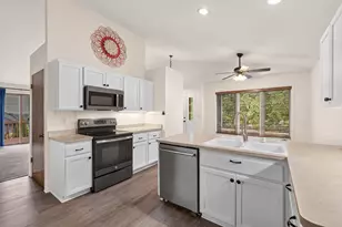 978 Bay View Cir, Mukwonago, WI 53149 - Photo 11
