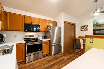 6185 S Creekside Dr #5, Cudahy, WI 53110 - Photo 7