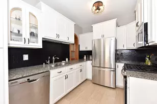 1714 E Kane Pl, Milwaukee, WI 53202 - Photo 7