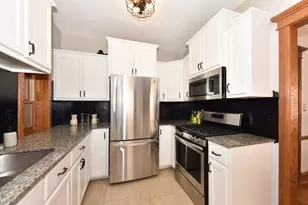 1714 E Kane Pl, Milwaukee, WI 53202 - Photo 9