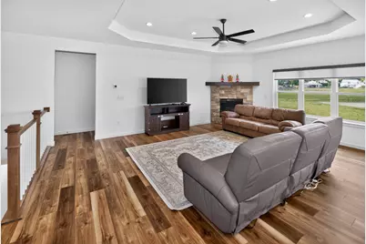 9391 S Parkside Ln, Franklin, WI 53132 - Photo 5