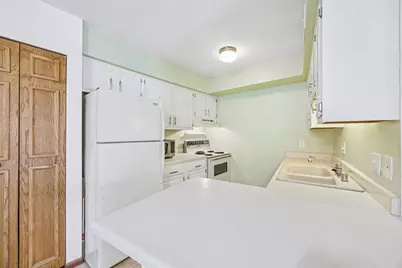 N82W13506  Fond Du Lac Ave #A207, Menomonee Falls, WI 53051 - Photo 13