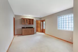 805 E Pearson St, Milwaukee, WI 53202 - Photo 19