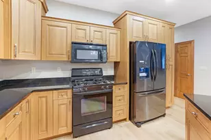 805 E Pearson St, Milwaukee, WI 53202 - Photo 11