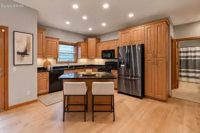 805 E Pearson St, Milwaukee, WI 53202 - Photo 9