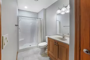 805 E Pearson St, Milwaukee, WI 53202 - Photo 21