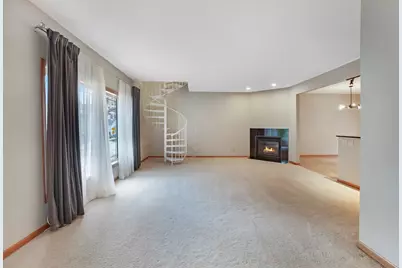 805 E Pearson St, Milwaukee, WI 53202 - Photo 7