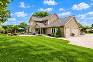 21135 Stratford Ct, Brookfield, WI 53045 - Photo 3