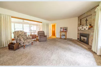 201  Gardner Ave, Burlington, WI 53105 - Photo 7