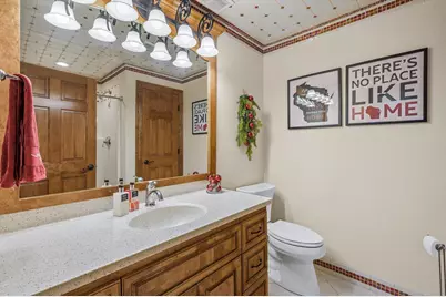 264  Steeple Point Cir, Delafield, WI 53018 - Photo 37