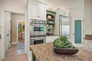 264 Steeple Point Circle, Delafield, WI 53018 - Photo 17