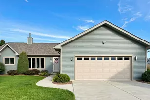 N7816 Maple Ridge Rd, Ixonia, WI 53066 - Photo 1