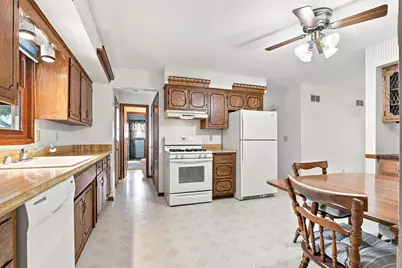 2113  Neptune Cir, Racine, WI 53404 - Photo 7