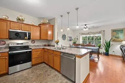 941  Autumn Ridge Ln #941, Hartford, WI 53027 - Photo 5