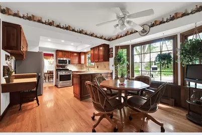 N89W17151  Highland Ct, Menomonee Falls, WI 53051 - Photo 7