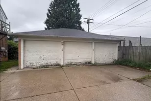6221 W Thurston Ct, Milwaukee, WI 53218 - Photo 33