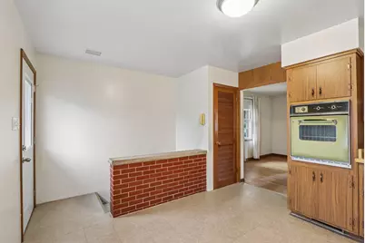 2606  Eisenhower Dr, Racine, WI 53405 - Photo 13
