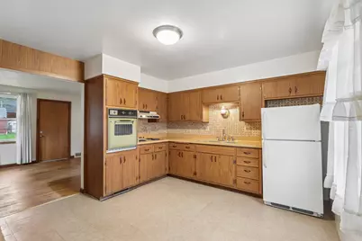 2606  Eisenhower Dr, Racine, WI 53405 - Photo 11