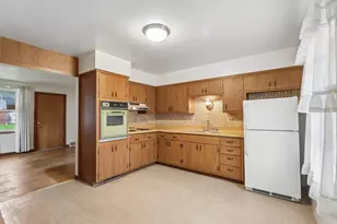 2606 Eisenhower Dr, Racine, WI 53405 - Photo 11